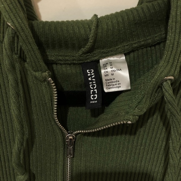 ⭐️⭐️⭐️LIGHT ZIP UP HOODIE - Picture 2 of 3